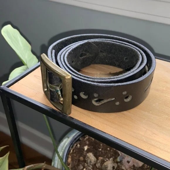 Vintage Black Leather Belt, Made in Canada - Bridle Full Grain - Size 30 (Small) - Picture 1 of 4